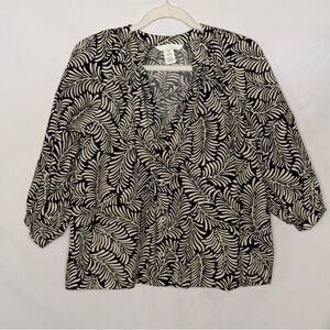 H&M Black White Palm Leaf Print V-Neck Blouse Women’s Size Small EUC